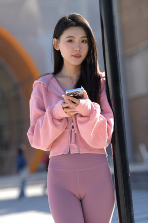 《帐篷里的秘密》漫画