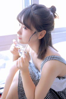 黑色蕾丝透视露胸旗袍连衣裙怎么穿